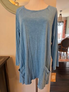 Jess and Jane Women's Size Large Mineral Wash Blue Caribbean Flowy Tunic New Tag
